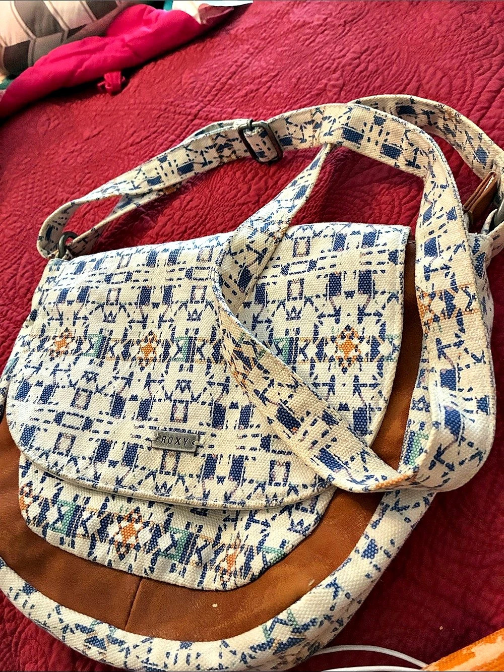 Roxy Geometric Crossbody Bag in Cream & Blue
